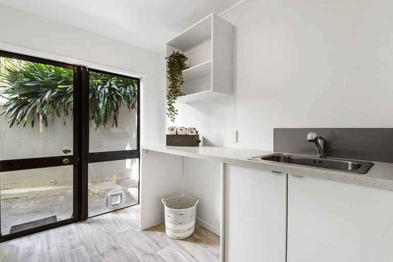 Photo of property in 1/20a Hauraki Road, Hauraki, Auckland, 0622