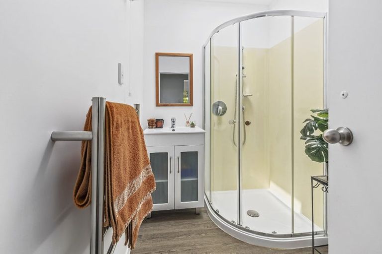 Photo of property in 1b Sandhurst Way, Crofton Downs, Wellington, 6035