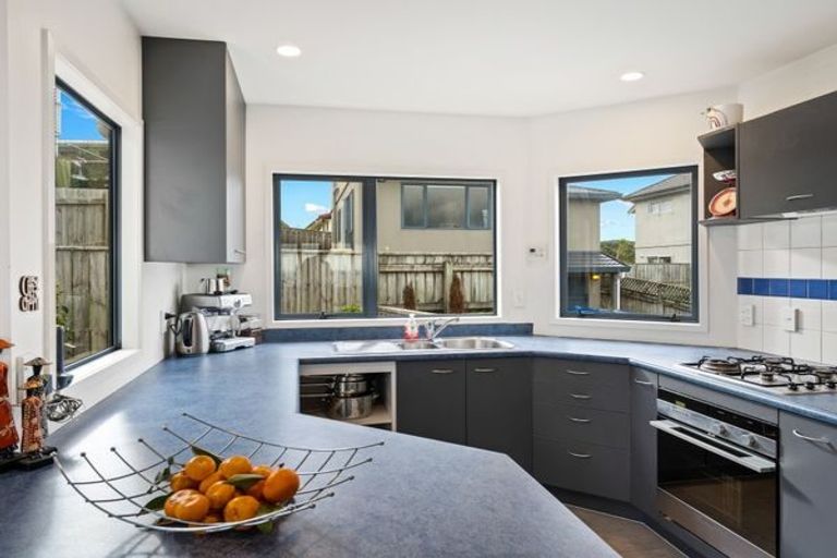 Photo of property in 75a Dress Circle, Newlands, Wellington, 6037