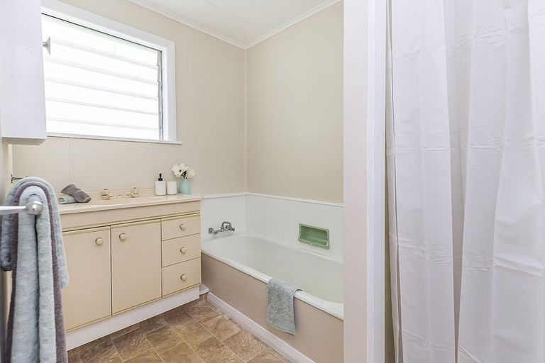 Photo of property in 48 Randwick Road, Northland, Wellington, 6012