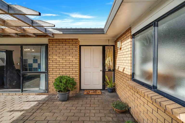 Photo of property in 2/19 Sailfish Drive, West Harbour, Auckland, 0618