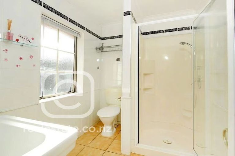 Photo of property in 8 Helen Ryburn Place, Torbay, Auckland, 0630