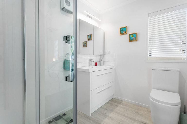 Photo of property in 20 Lillian Place, Orewa, 0931