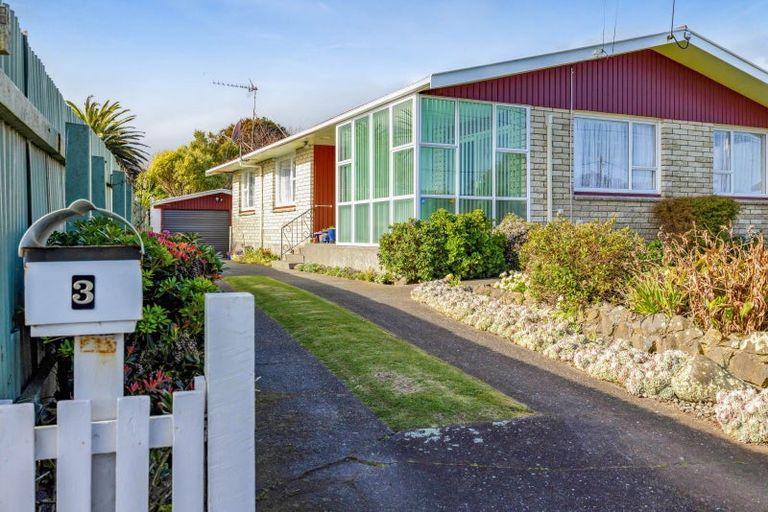 Photo of property in 3 Karaka Street, Hawera, 4610