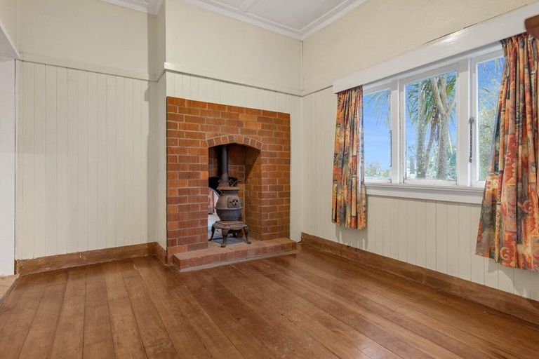 Photo of property in 65 Lynwood Road, New Lynn, Auckland, 0600