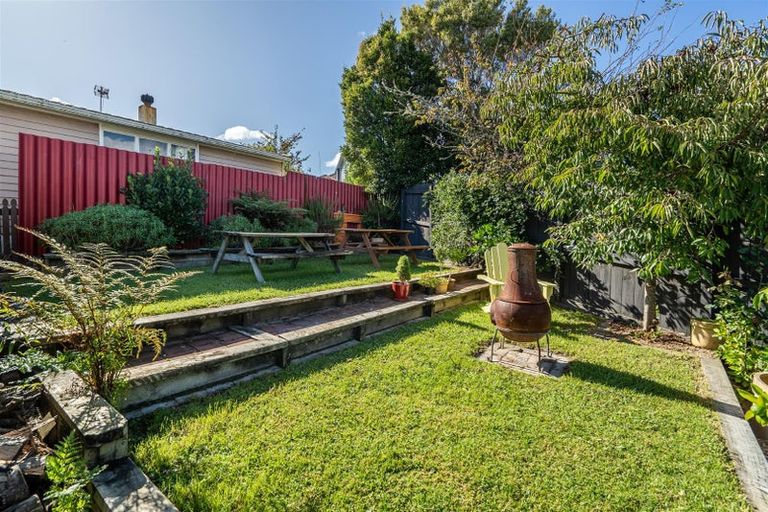 Photo of property in 1 Lavelle Road, Henderson, Auckland, 0612