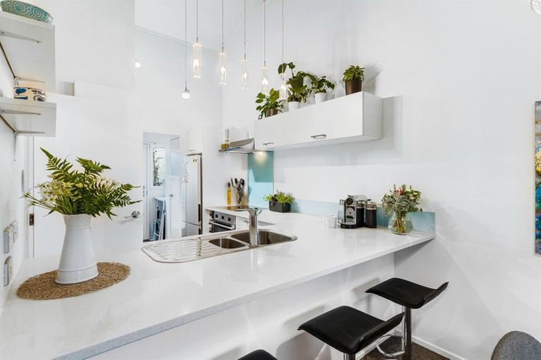 Photo of property in 2/40 James Evans Drive, Northcote, Auckland, 0627