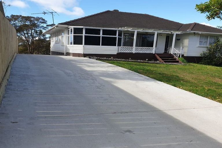 Photo of property in 28 Taupo Street, Green Bay, Auckland, 0604