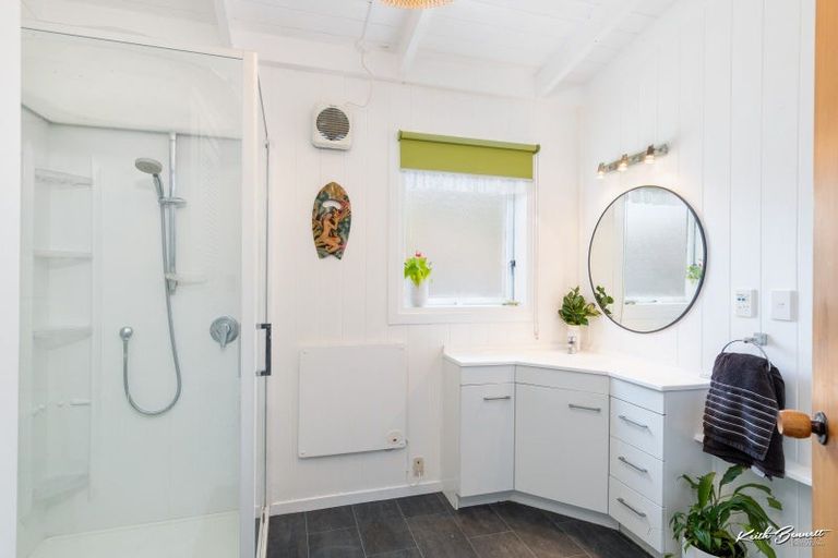 Photo of property in 38 Larchmont Grove, Totara Park, Upper Hutt, 5018