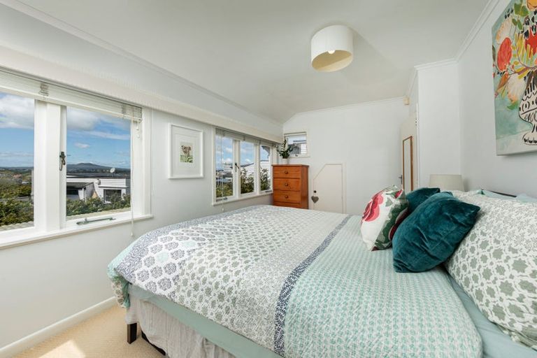 Photo of property in 47 Forrest Hill Road, Milford, Auckland, 0620