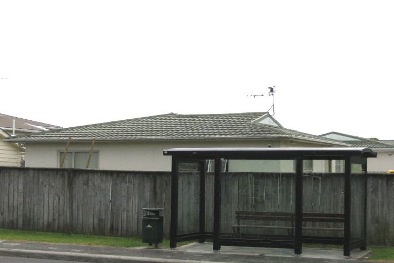 Photo of property in 2/156 Beach Haven Road, Beach Haven, Auckland, 0626