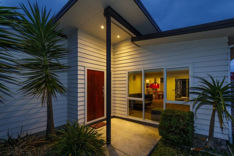 Photo of property in 92 Rosalie Terrace, Kelvin Grove, Palmerston North, 4414