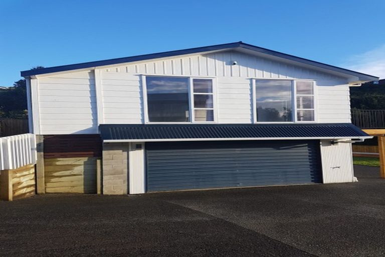 Photo of property in 28 Camellia Terrace, Maungaraki, Lower Hutt, 5010