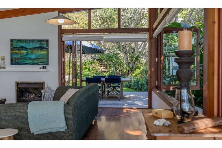 Photo of property in 135 Long Beach Road, Russell, 0202