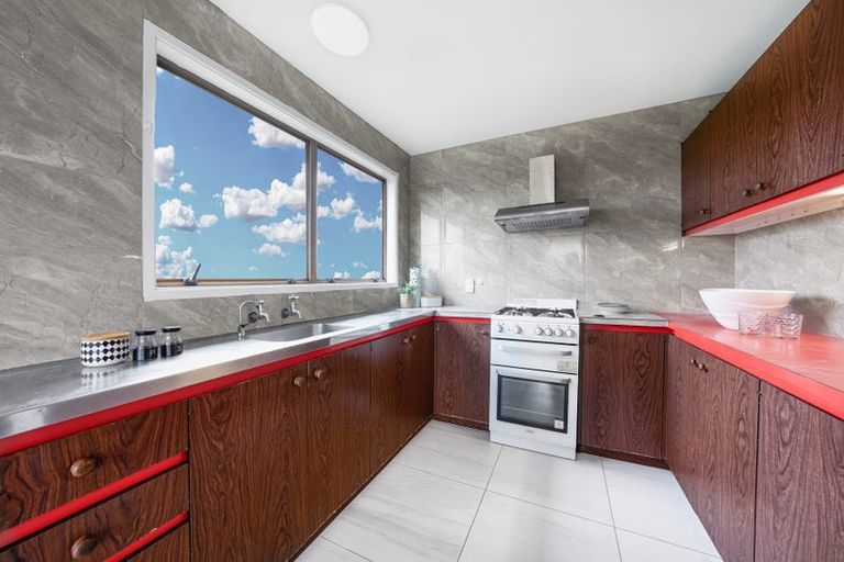 Photo of property in 73 Rimu Street, New Lynn, Auckland, 0600