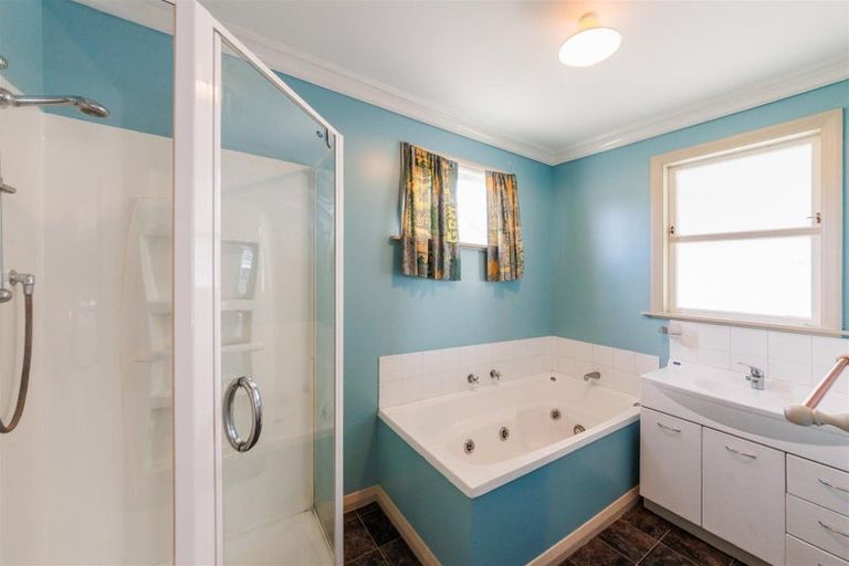 Photo of property in 1938 Parewanui Road, Parewanui, Bulls, 4894