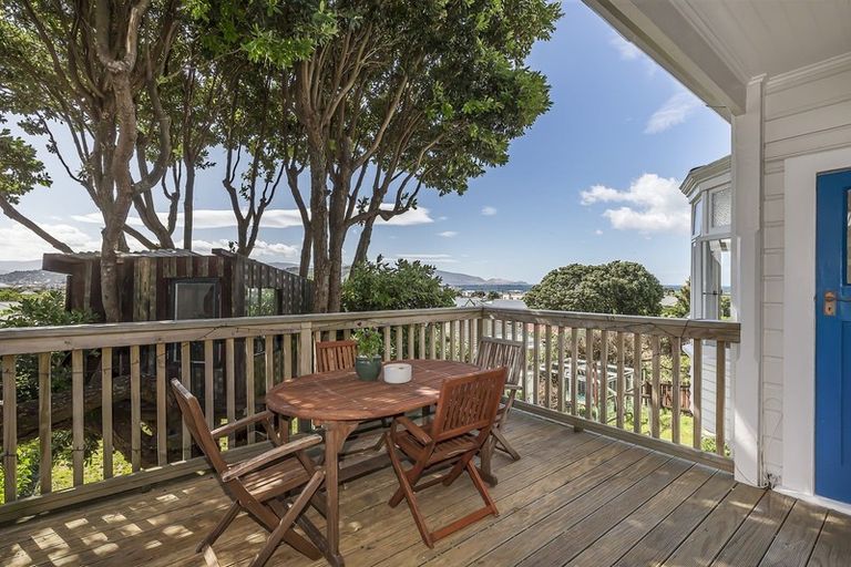 Photo of property in 167 Sutherland Road, Lyall Bay, Wellington, 6022