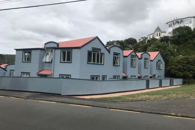 Photo of property in 2/93a Kelburn Parade, Kelburn, Wellington, 6012