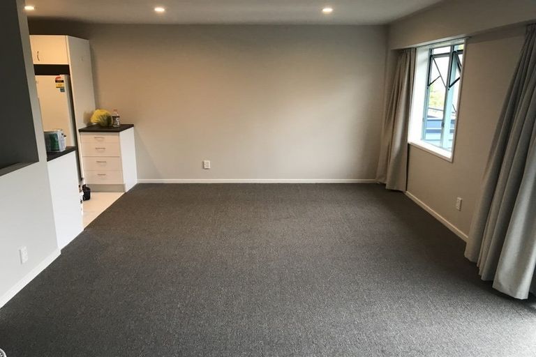 Photo of property in 2/93a Kelburn Parade, Kelburn, Wellington, 6012