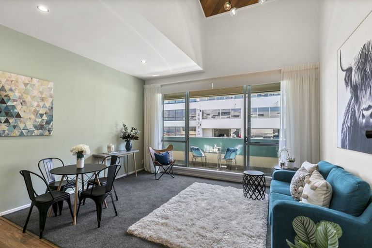 Photo of property in Metro Apartments, 5/220 Thorndon Quay, Pipitea, Wellington, 6011