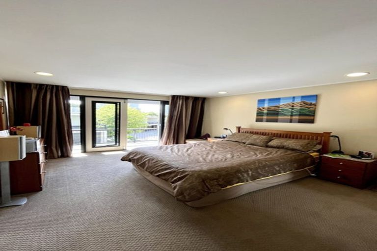 Photo of property in Highwic, 2/32 Hobson Street, Thorndon, Wellington, 6011