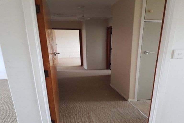 Photo of property in 2/52 Landscape Road, Papatoetoe, Auckland, 2025