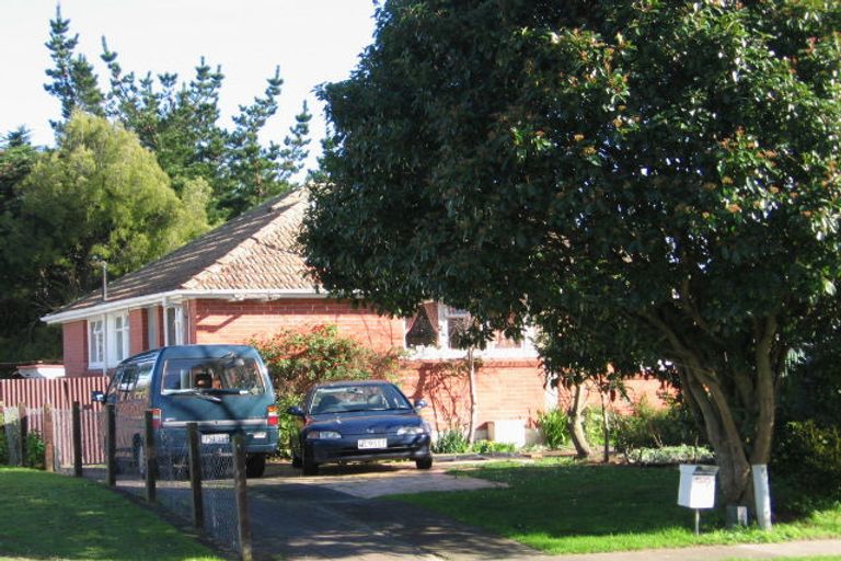 Photo of property in 23 Crewe Crescent, Hokowhitu, Palmerston North, 4410