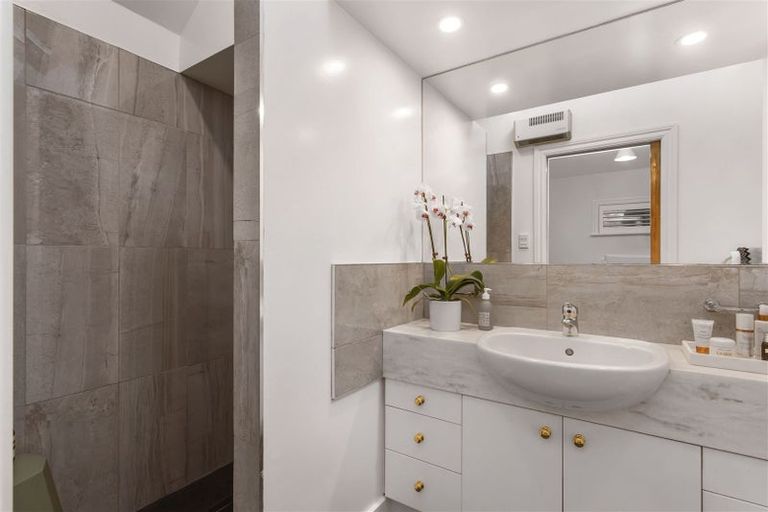 Photo of property in 52 Office Road, Merivale, Christchurch, 8014