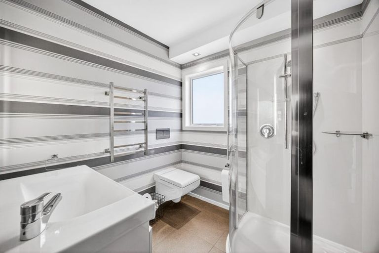 Photo of property in 9a Craig Road, Milford, Auckland, 0620