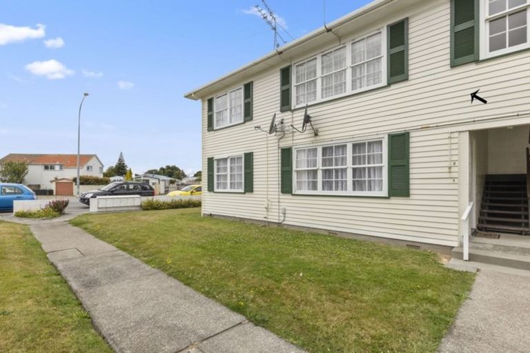 Photo of property in 1/95 Whites Line East, Waiwhetu, Lower Hutt, 5010