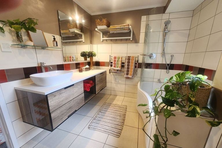 Photo of property in 28 Zingaro Place, Massey, Auckland, 0614
