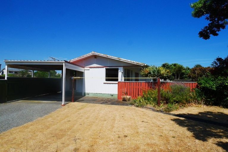 Photo of property in 6 Eruini Street, Waikanae Beach, Waikanae, 5036