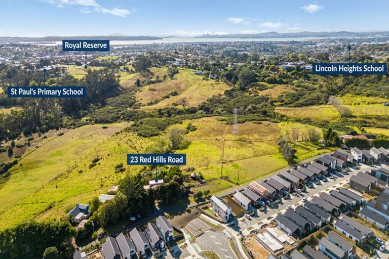 Photo of property in 23 Red Hills Road, Massey, Auckland, 0614