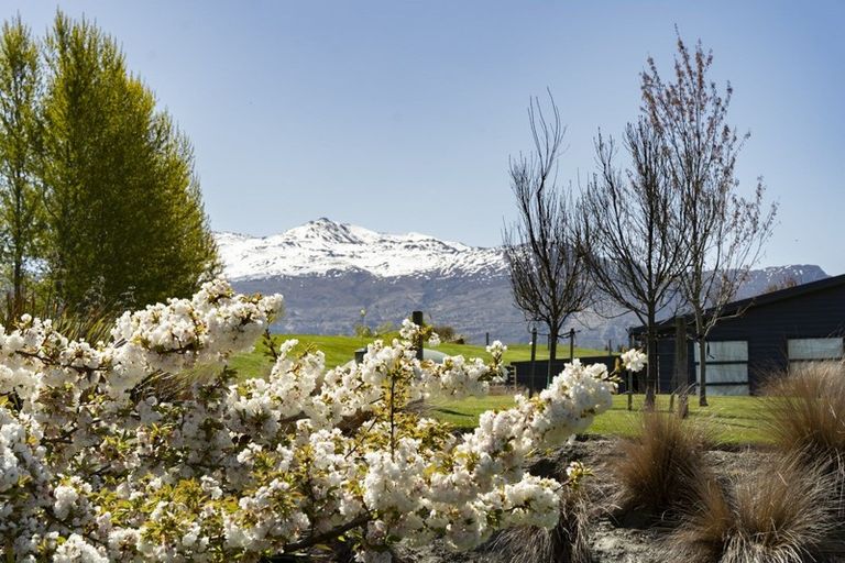 Photo of property in 39 Springbank Grove, Lower Shotover, Queenstown, 9371