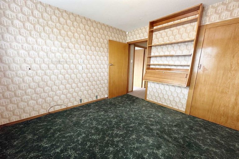 Photo of property in 17 Fairmile Place, Russley, Christchurch, 8042