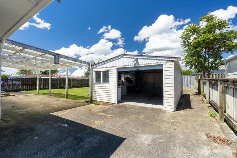 Photo of property in 33 Solway Street, Levin, 5510