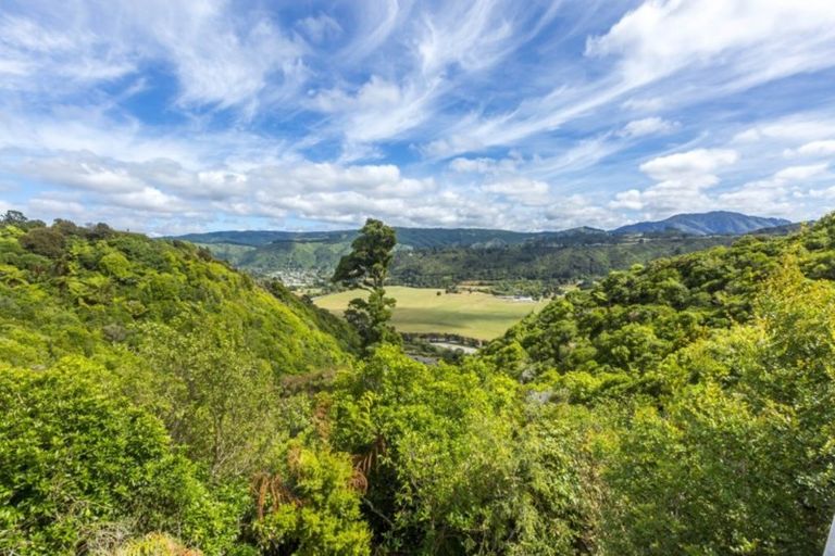 Photo of property in 83 Mount Marua Way, Timberlea, Upper Hutt, 5018