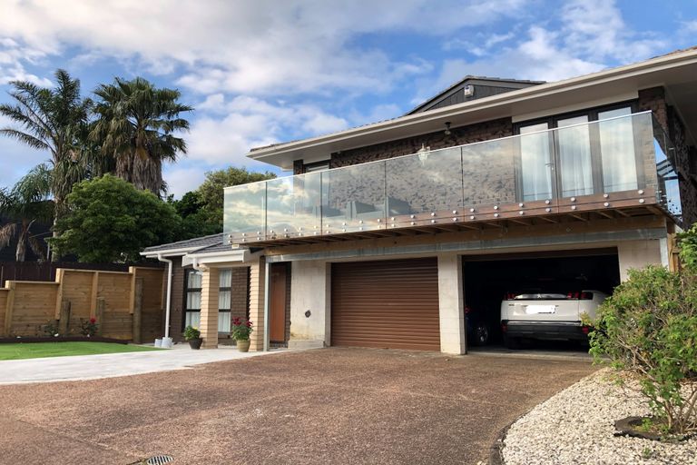 Photo of property in 126a Botany Road, Botany Downs, Auckland, 2010