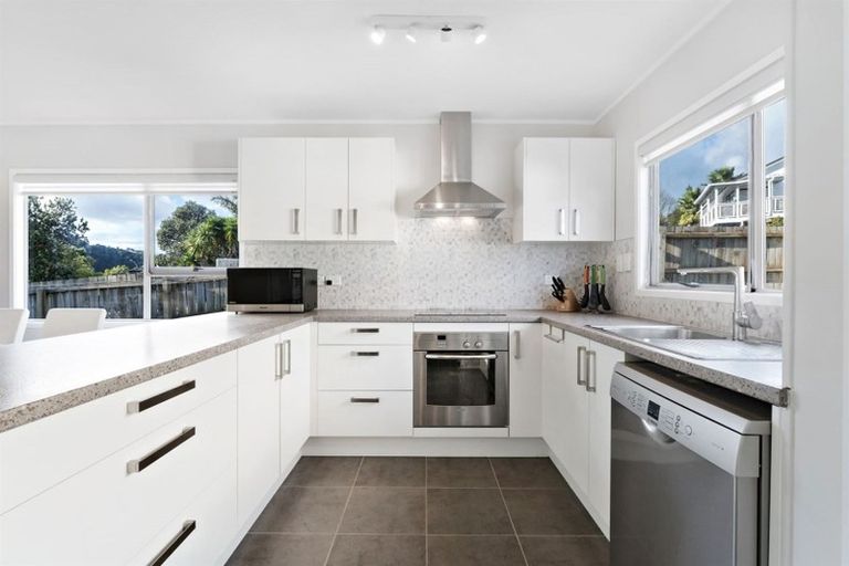 Photo of property in 6 Hotspur Place, Bayview, Auckland, 0629