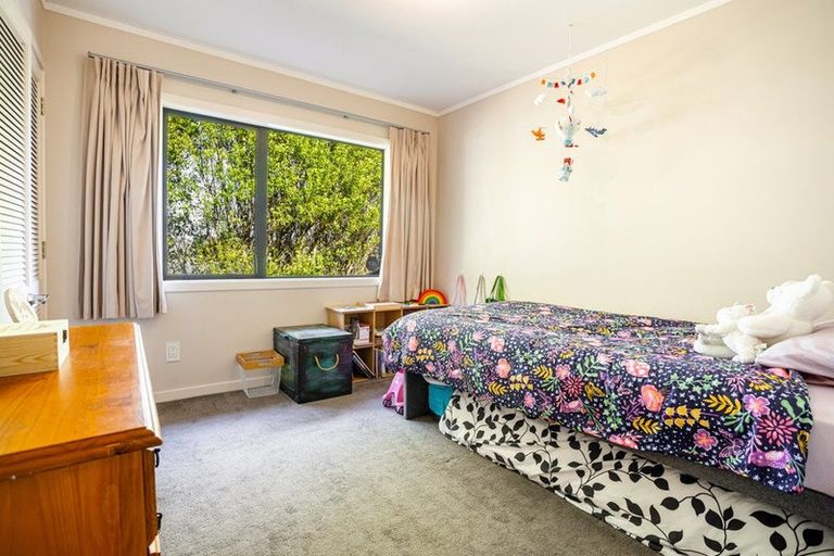 Photo of property in 11 Darcy Place, Massey, Auckland, 0614