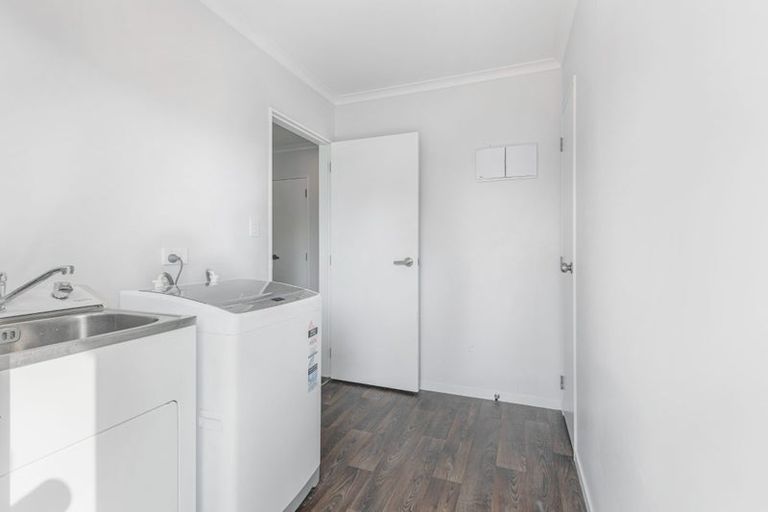 Photo of property in 16 Aitkenhead Court, Parakai, 0830