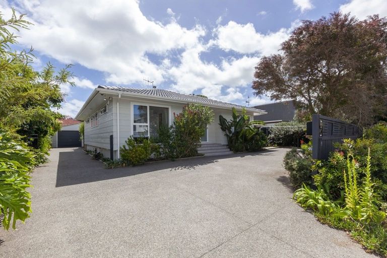 Photo of property in 9 Nugget Grove, Raumati Beach, Paraparaumu, 5032