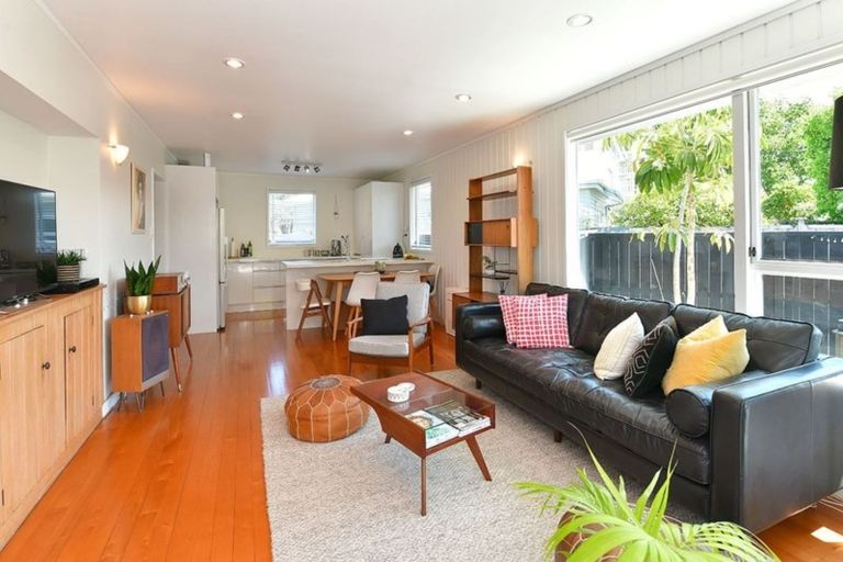 Photo of property in 21 Laurence Street, Manly, Whangaparaoa, 0930