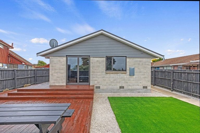 Photo of property in 1/84 Queenspark Drive, Parklands, Christchurch, 8083