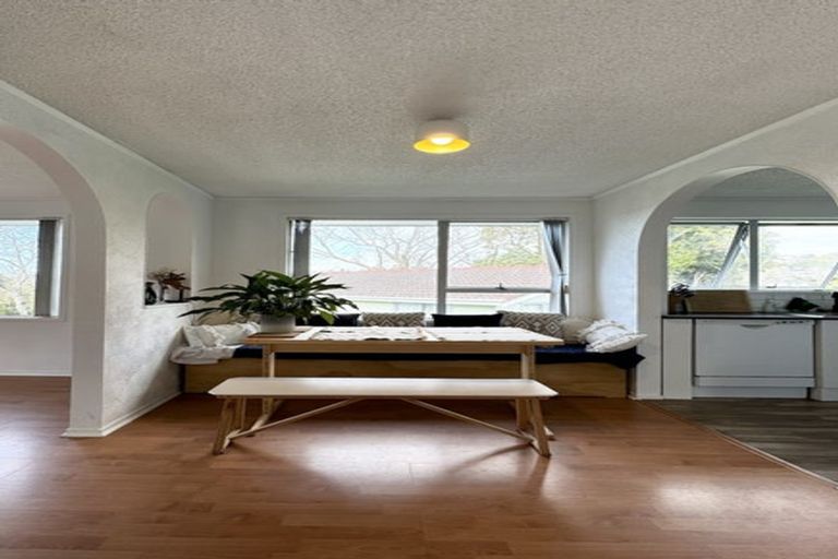 Photo of property in 6 Cottam Grove, Northcross, Auckland, 0632