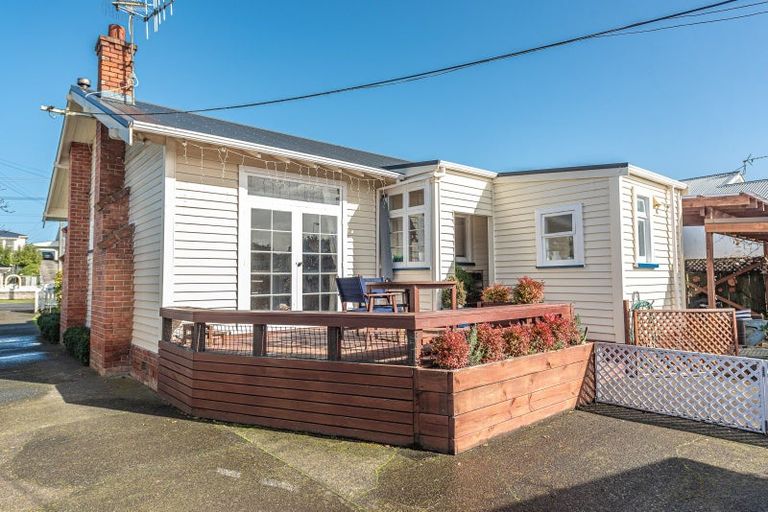 Photo of property in 20 College Street, College Estate, Whanganui, 4500