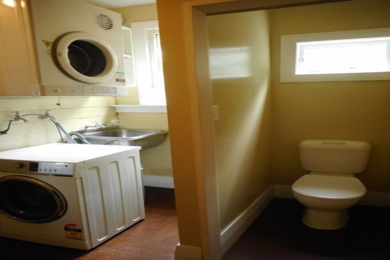 Photo of property in 82 Kelburn Parade, Kelburn, Wellington, 6012