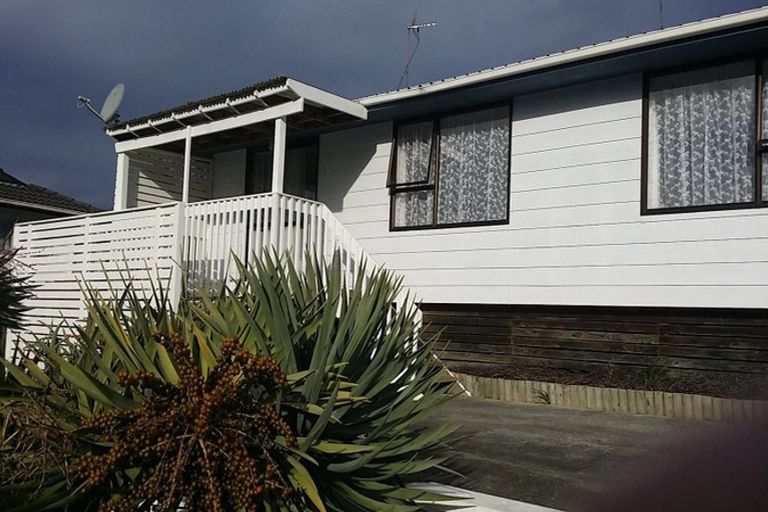 Photo of property in 15 Sabot Place, Massey, Auckland, 0614