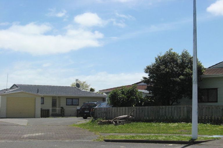Photo of property in 20 De Bloge Place, Clendon Park, Auckland, 2103