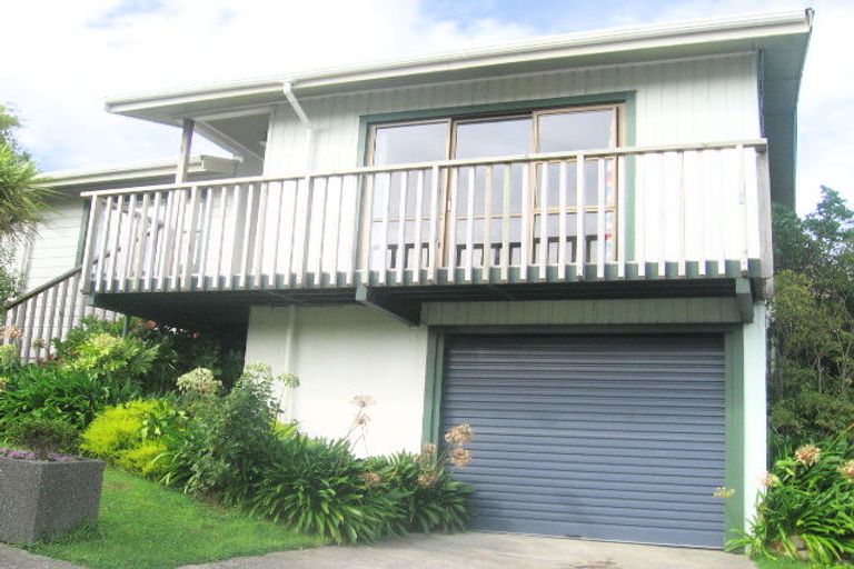 Photo of property in 2 Barberry Grove, Maungaraki, Lower Hutt, 5010